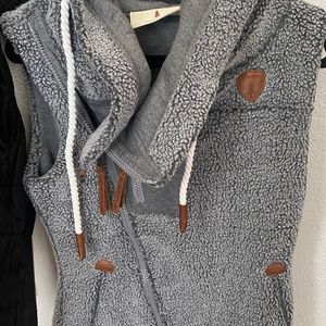 Wanakome  vest